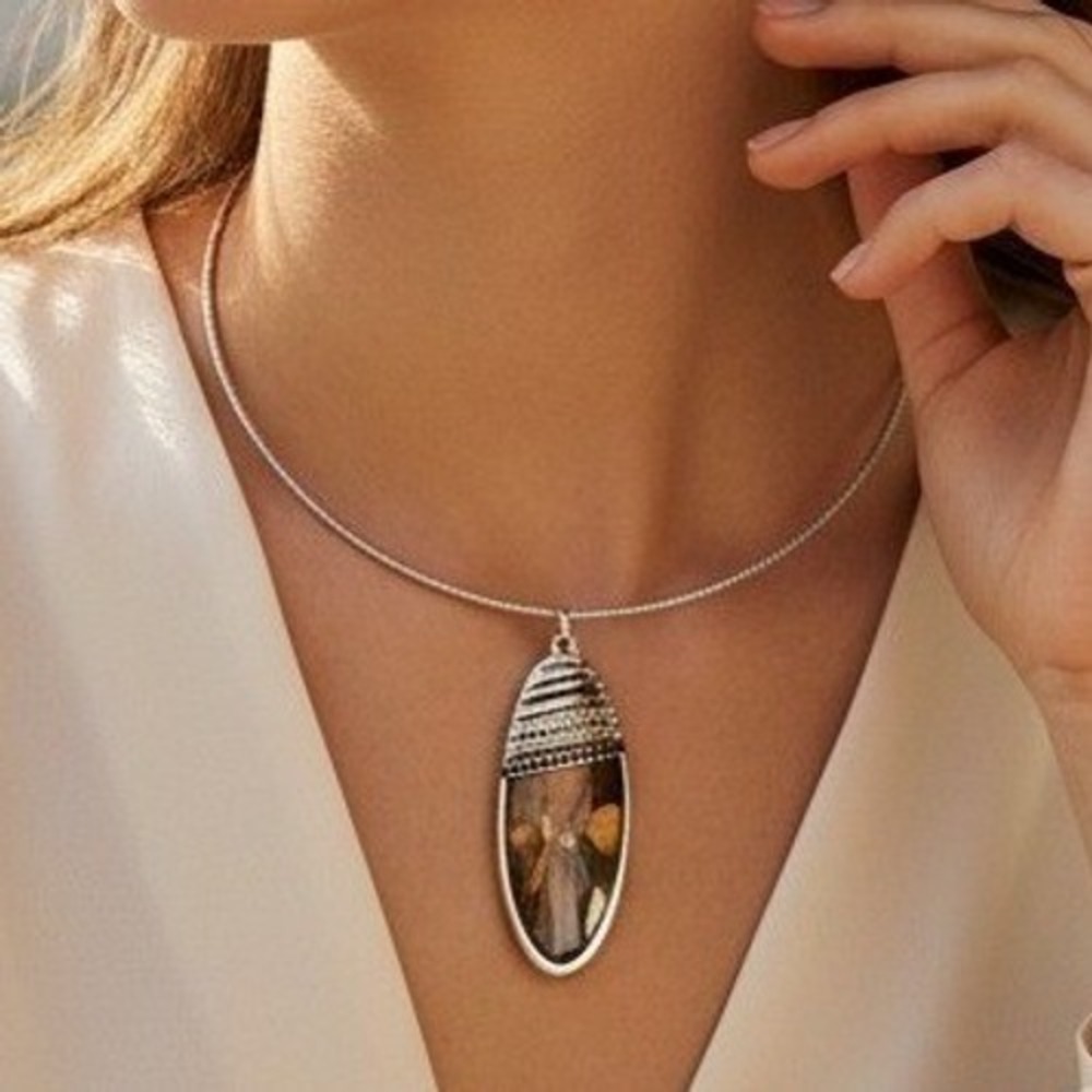 1946 Fauxโ Smoky Quartz Oval Pendant Collar Silver Tone Necklace
